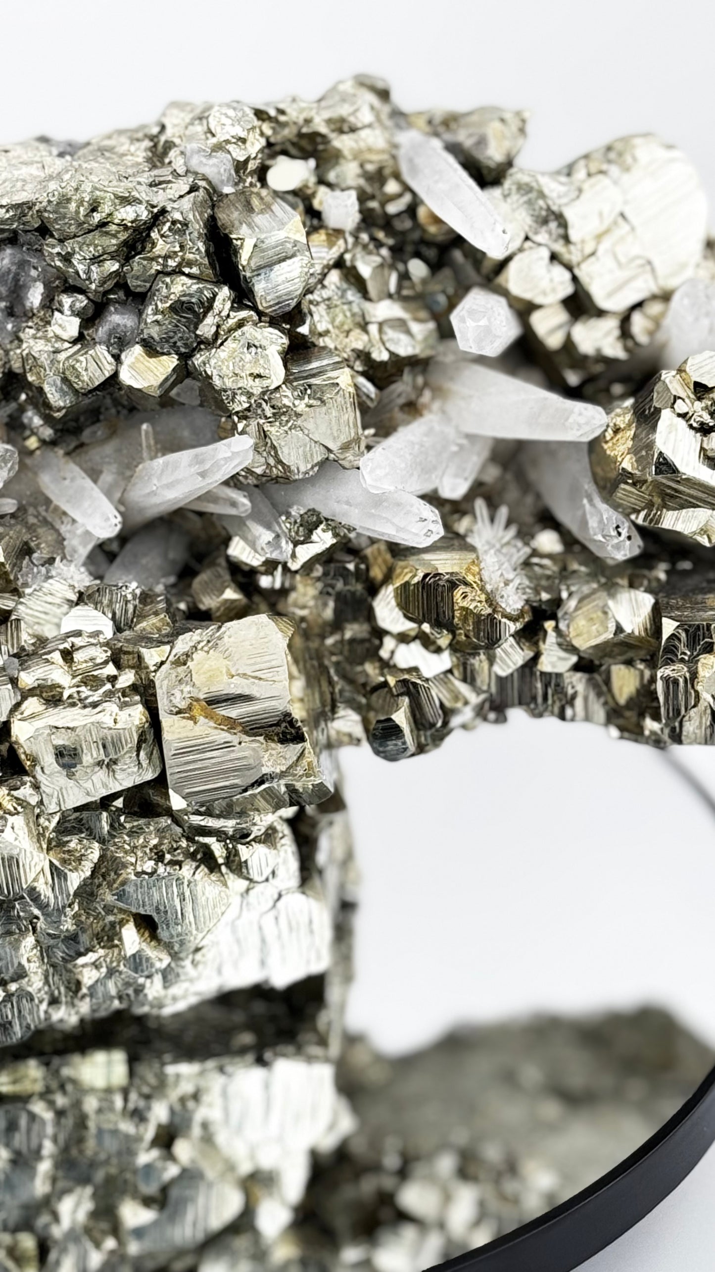 Pyrit-Cluster mit Bergkristall – Monumentales Sammlerstück , 3,6kg