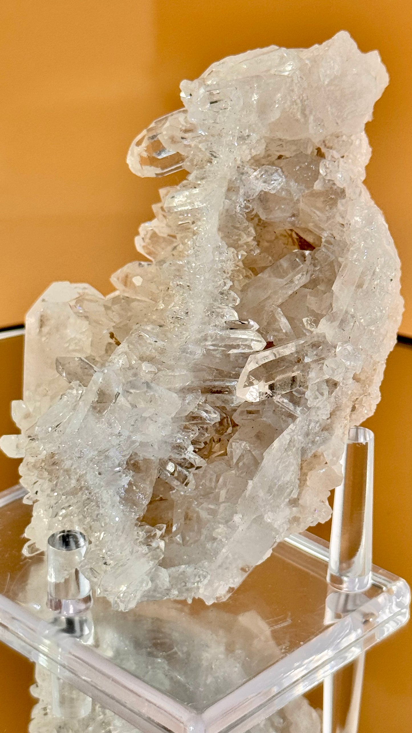 Bergkristall Geode-Formation – Brasilien Vitrinenformat