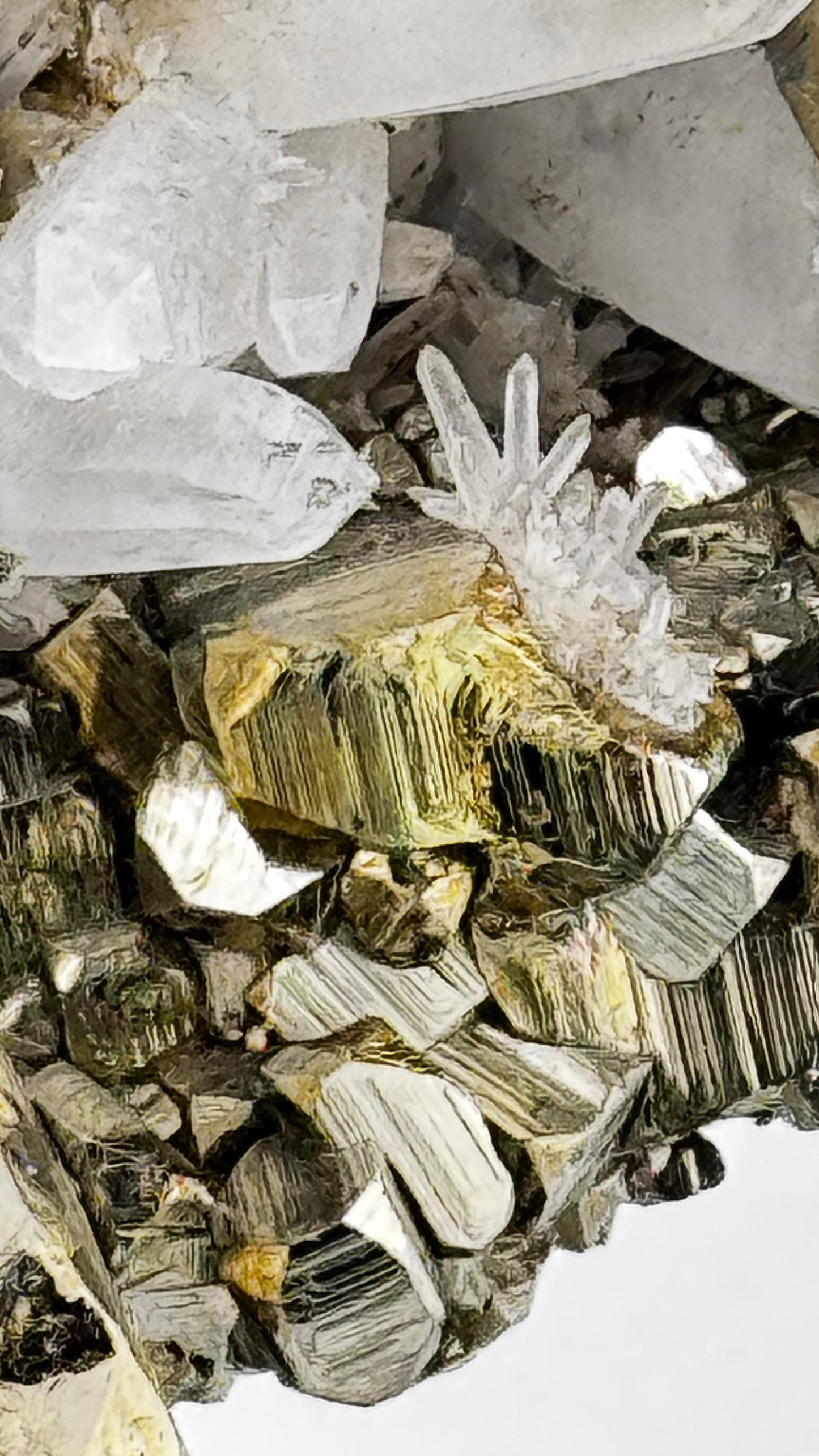 Pyrit-Cluster mit Bergkristall – Monumentales Sammlerstück , 3,6kg