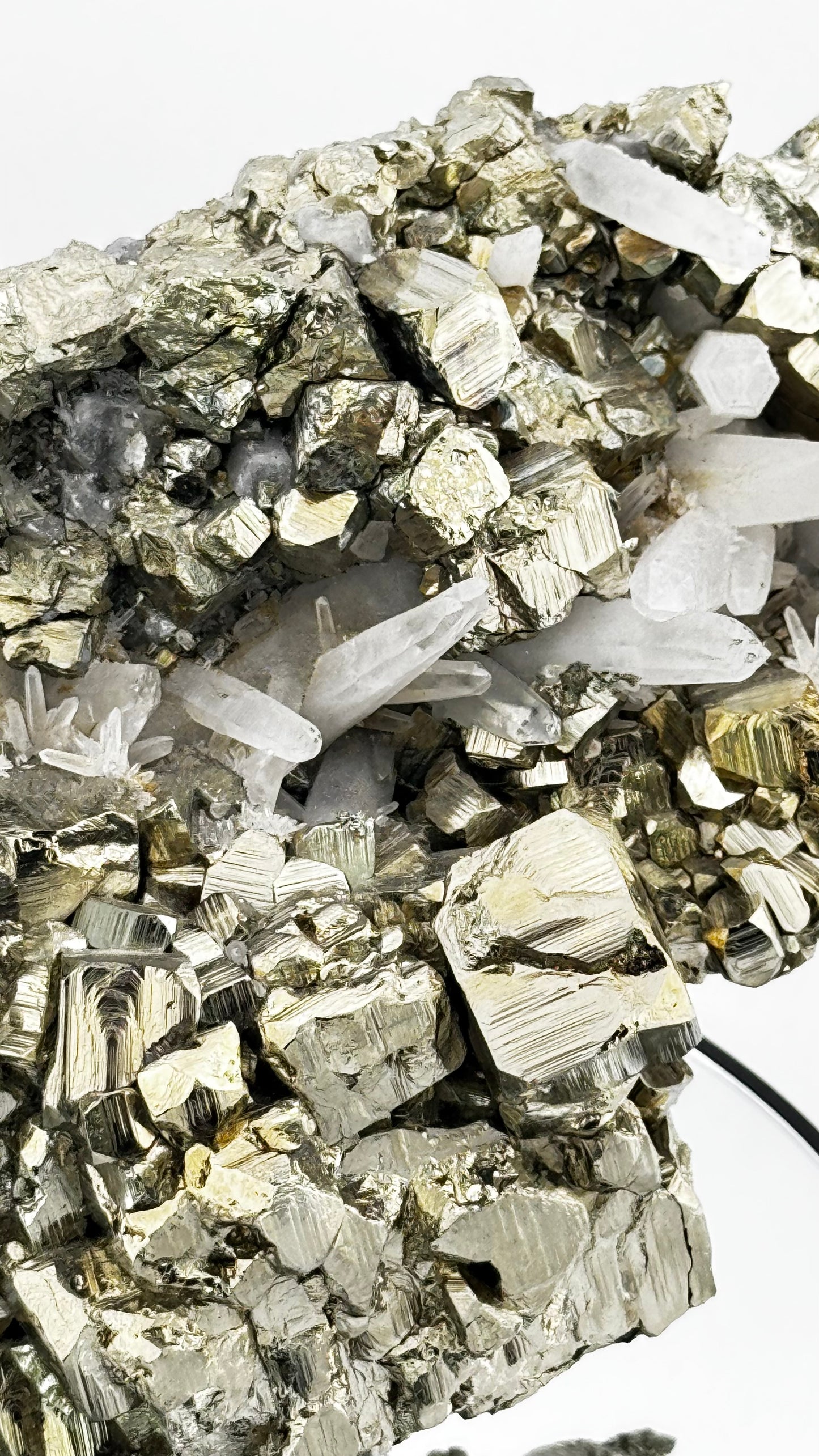 Pyrit-Cluster mit Bergkristall – Monumentales Sammlerstück , 3,6kg