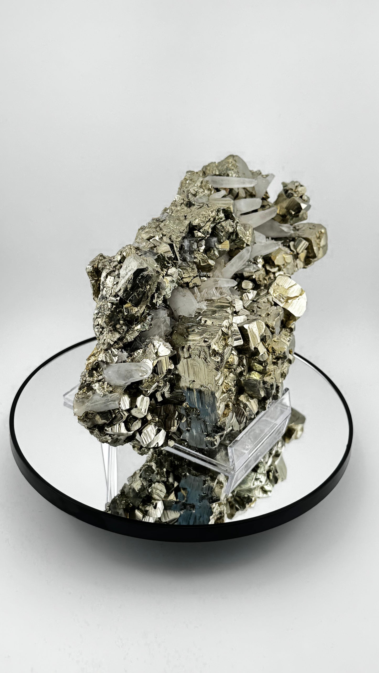 Pyrit-Cluster mit Bergkristall – Monumentales Sammlerstück , 3,6kg