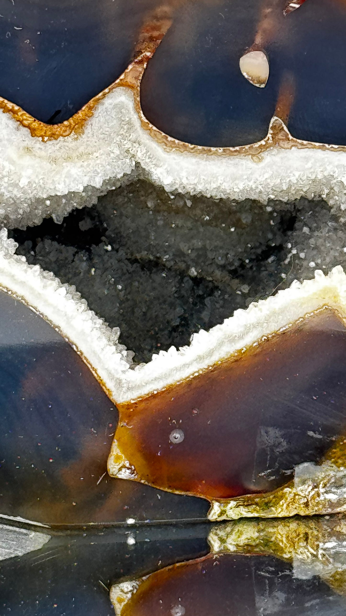 Achat-Geode mit Quarz-Drusen – Bernstein & Honigbraun – Brasilien, 1,8kg