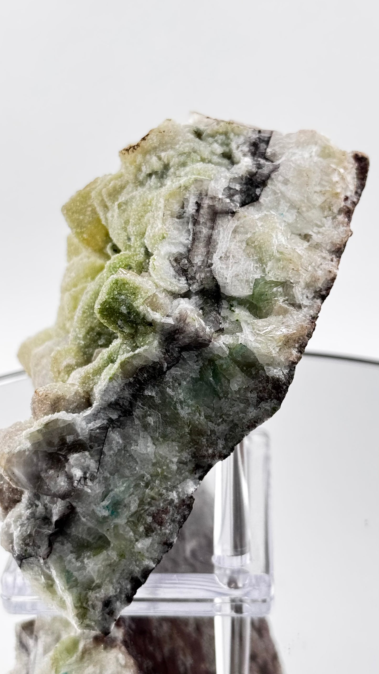 Duftit auf Calcit – Tsumeb Mine, Namibia, 884g