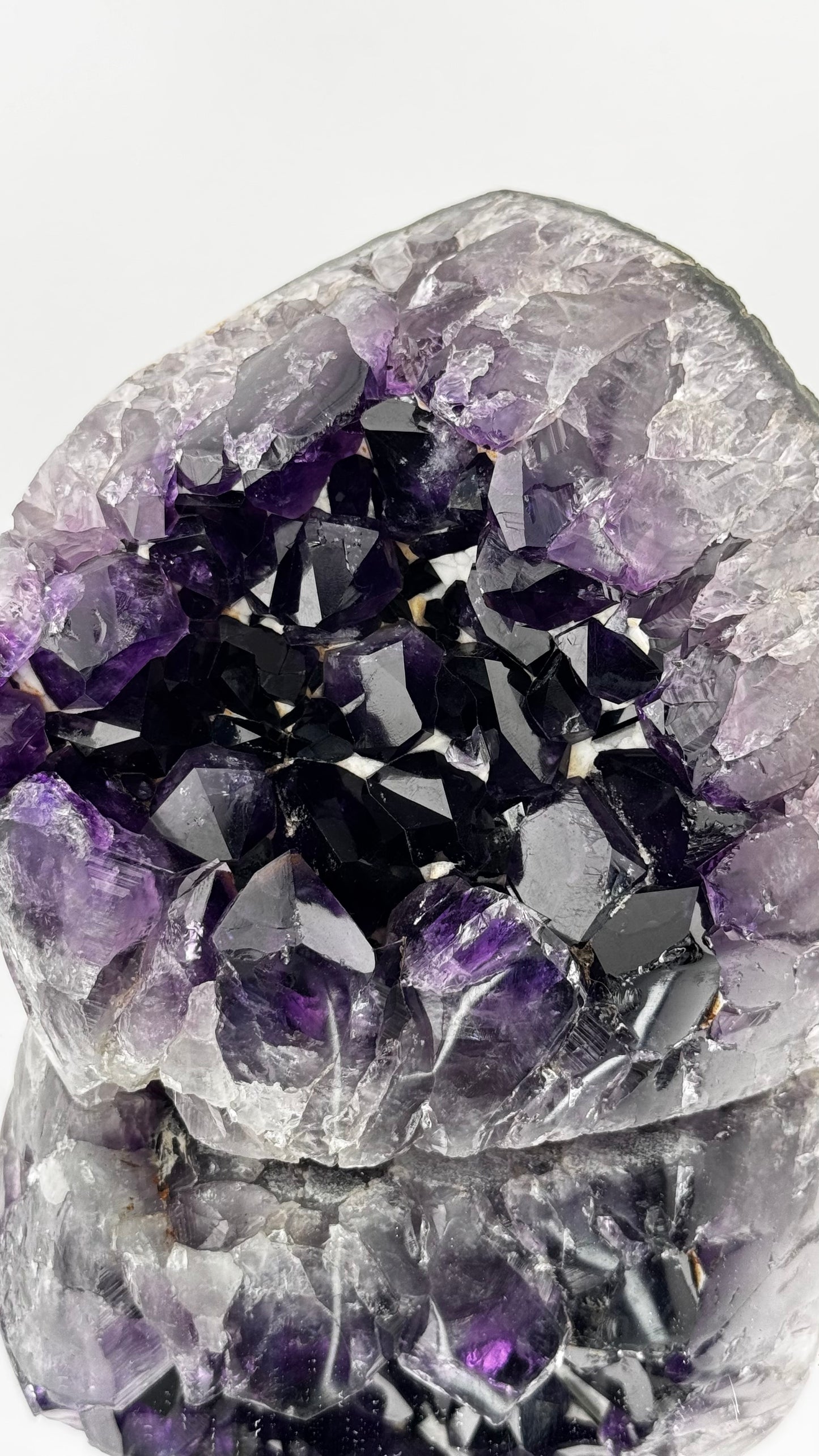 Amethyst-Geode – Extreme Farbtiefe- Brasilien  12 × 13 cm, 1,5 kg