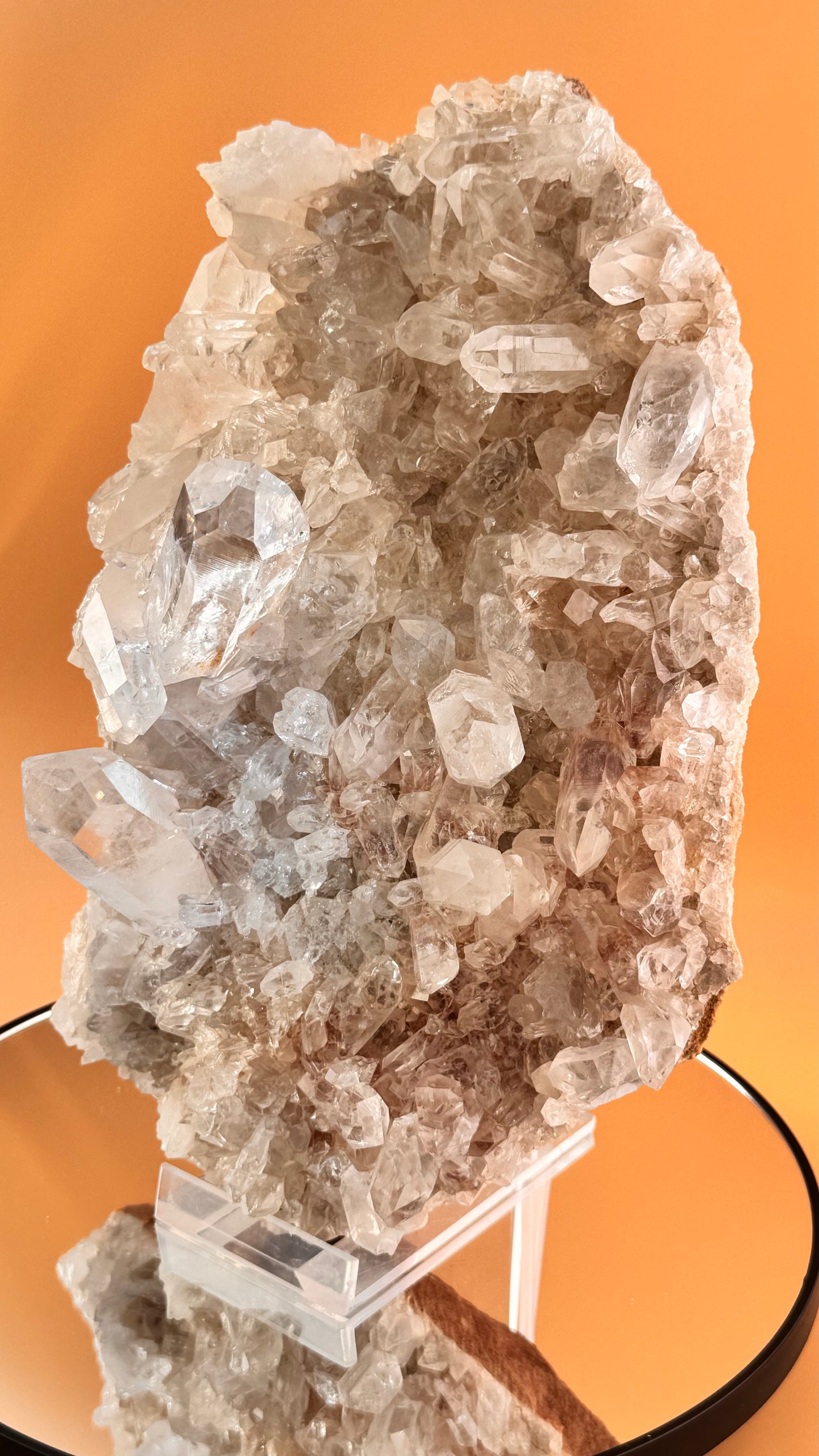 Bergkristall Formation Himalaya 2,7 kg Gesamtansicht naturbelassen Cabinet
